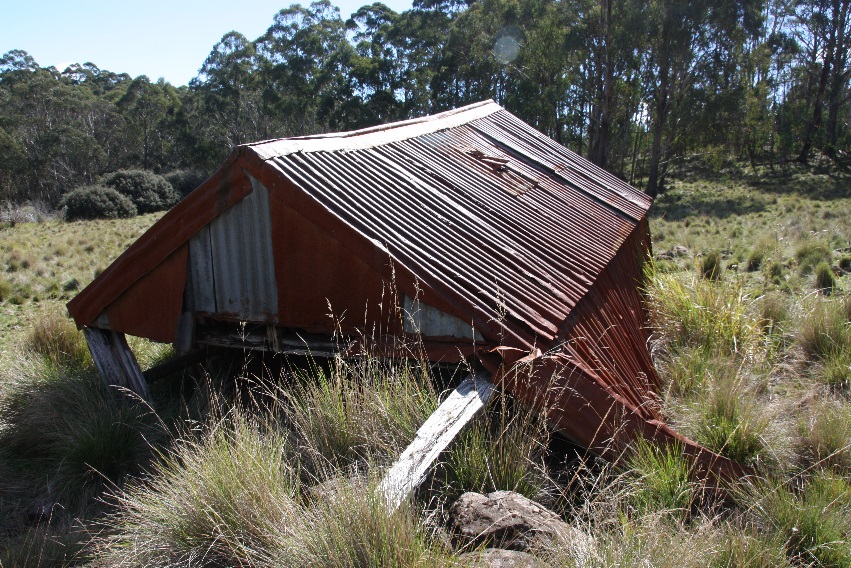 Spring Hill Hut photos on this page were taken Easter weekend March 2016 by Sharyn Chambers